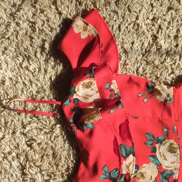Floral Off-Shoulder Romper - Picture 3 of 4